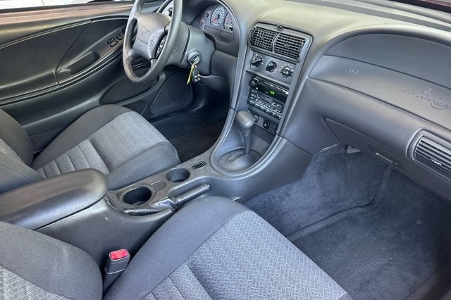 2001 Ford Mustang GT Deluxe