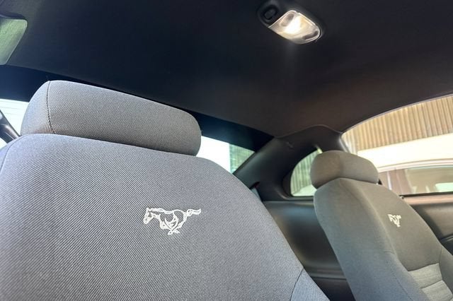 2001 Ford Mustang GT Deluxe