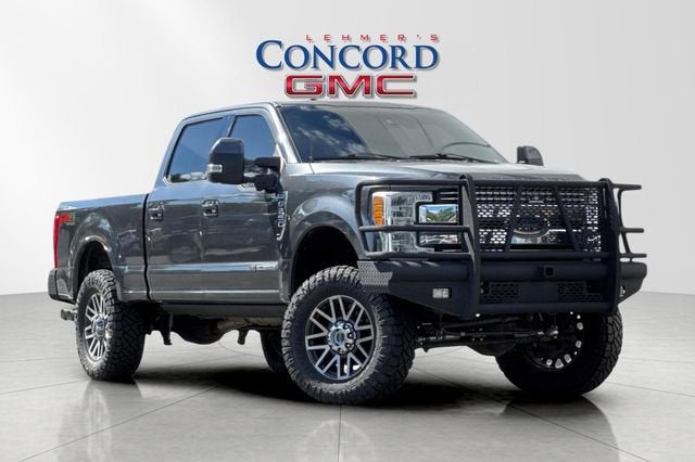 2017 Ford F-250 Lariat 4x4 Crew Cab 8' Box's photo