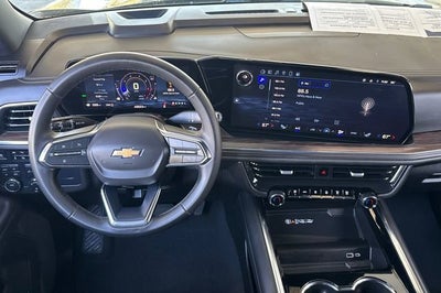 2025 Chevrolet Suburban LT