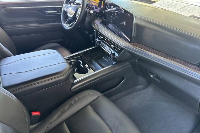 2025 Chevrolet Suburban LT