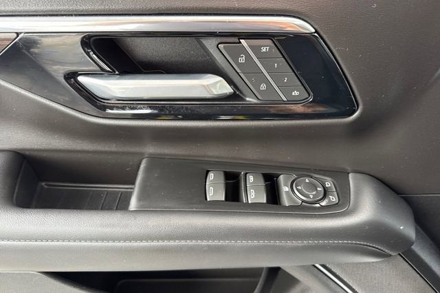 2025 Chevrolet Suburban LT