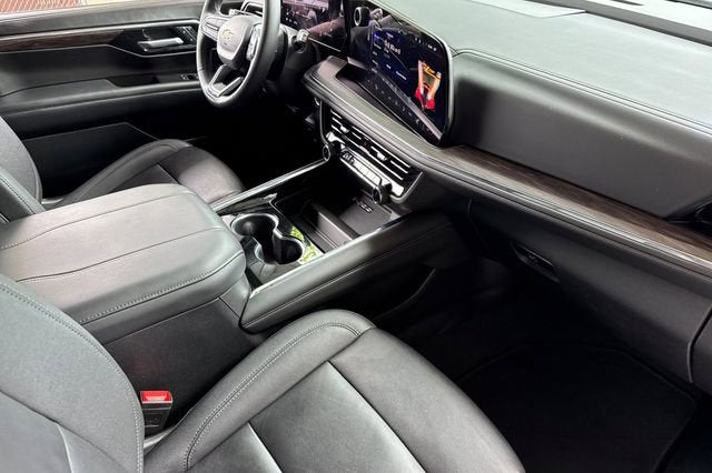 2025 Chevrolet Suburban LT