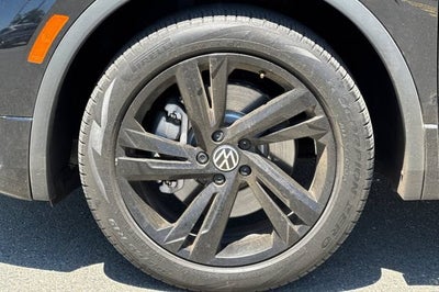 2023 Volkswagen Tiguan SE R-Line Black