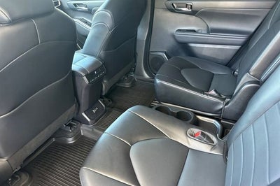 2022 Toyota Highlander Hybrid XLE