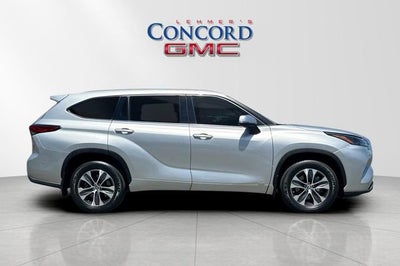 2022 Toyota Highlander Hybrid XLE