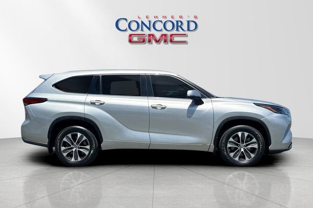 2022 Toyota Highlander Hybrid XLE