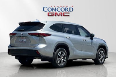 2022 Toyota Highlander Hybrid XLE