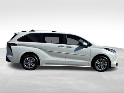 2022 Toyota Sienna XLE