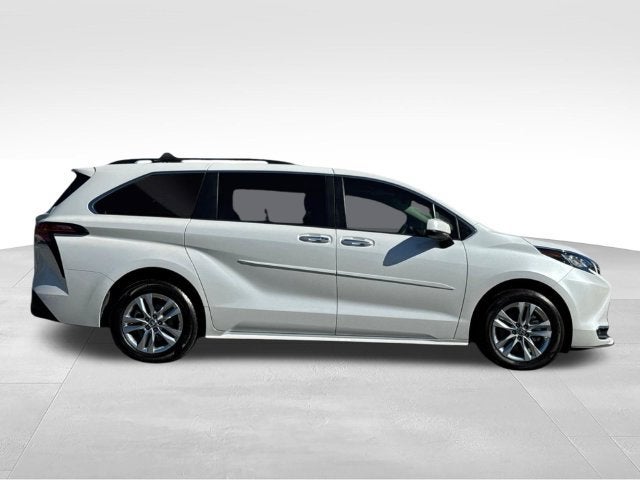 2022 Toyota Sienna XLE