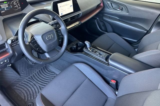 2025 Toyota Prius Plug-In Hybrid SE
